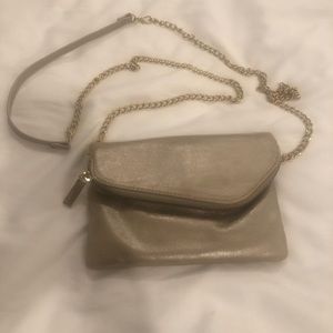 Hobo clutch with detachable chain